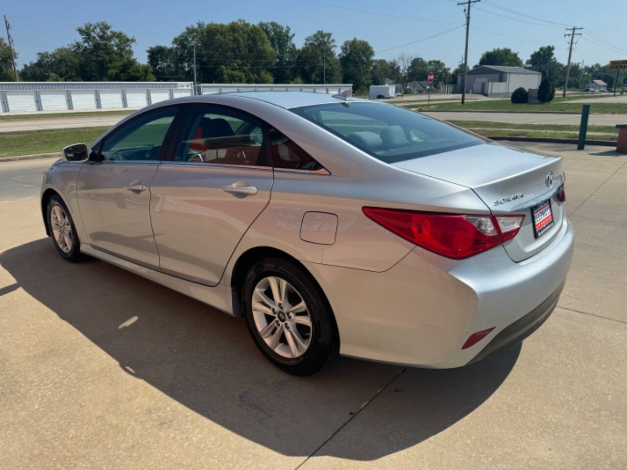 2014 Hyundai SONATA for sale at Illinois Auto Wholesalers in Tolono, IL