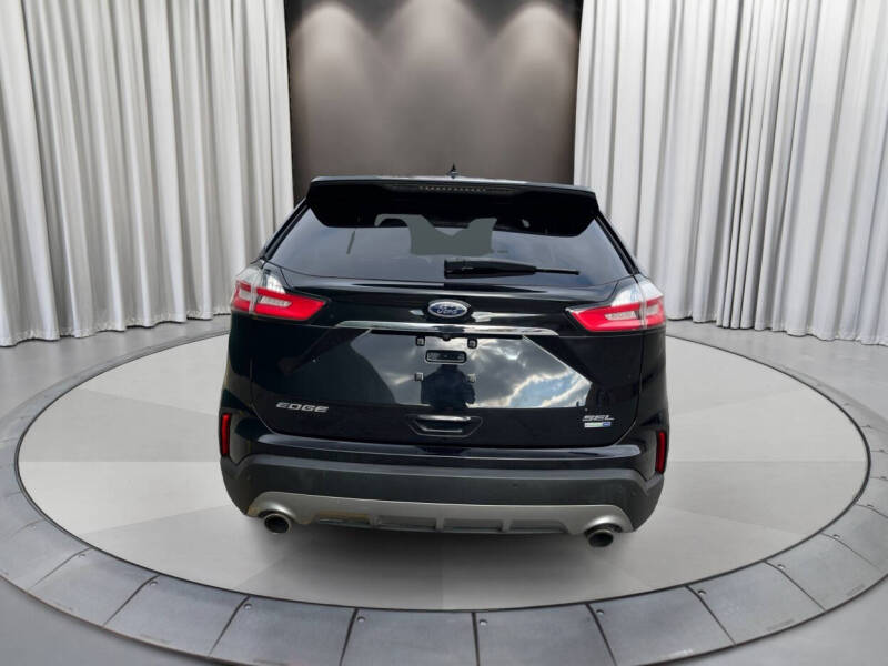 2019 Ford Edge SEL photo 4