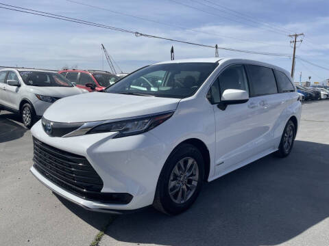 2021 Toyota Sienna LE 8-Passenger