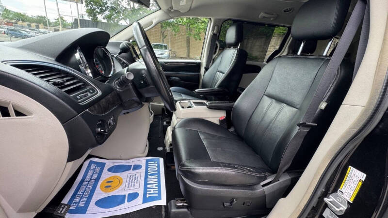 2015 Chrysler Town and Country Touring