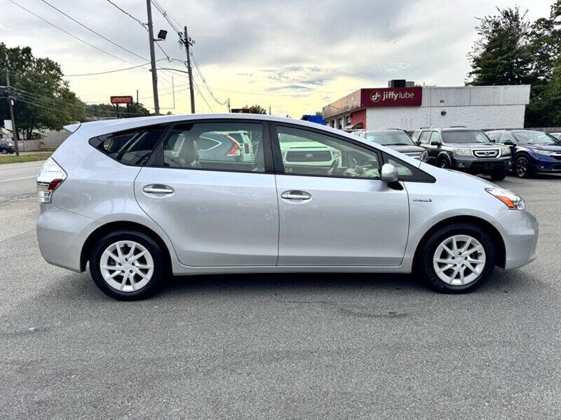 2014 Toyota Prius v Two