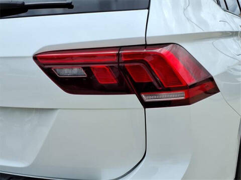 2023 Volkswagen Tiguan SE R-Line Black