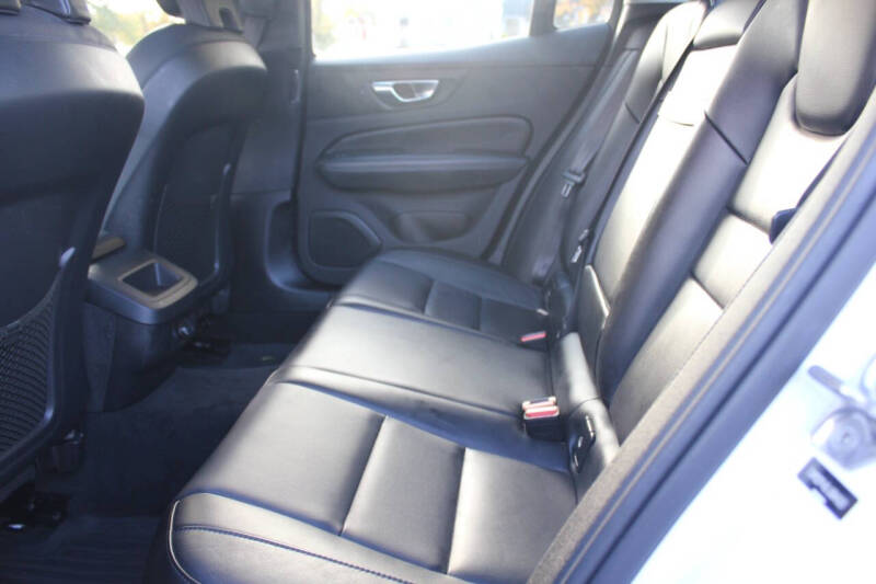 2020 Volvo S60 T5 Momentum