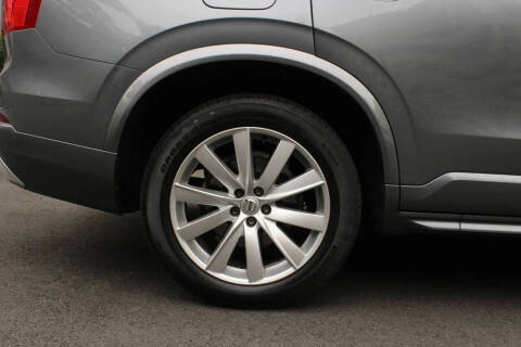 2016 Volvo XC90 T6 Momentum