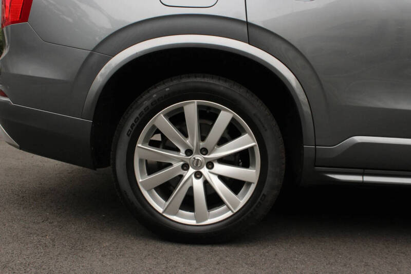 2016 Volvo XC90 T6 Momentum