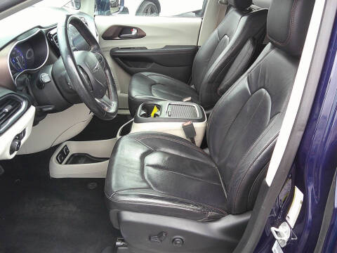 2017 Chrysler Pacifica Touring-L Plus