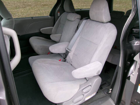 2016 Toyota Sienna LE 8-Passenger