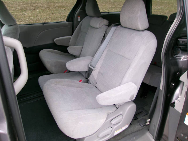 2016 Toyota Sienna LE 8-Passenger