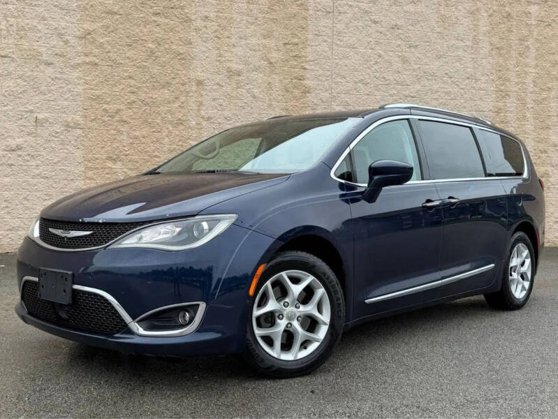 2017 Chrysler Pacifica Touring-L Plus