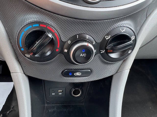2017 Hyundai Accent SE