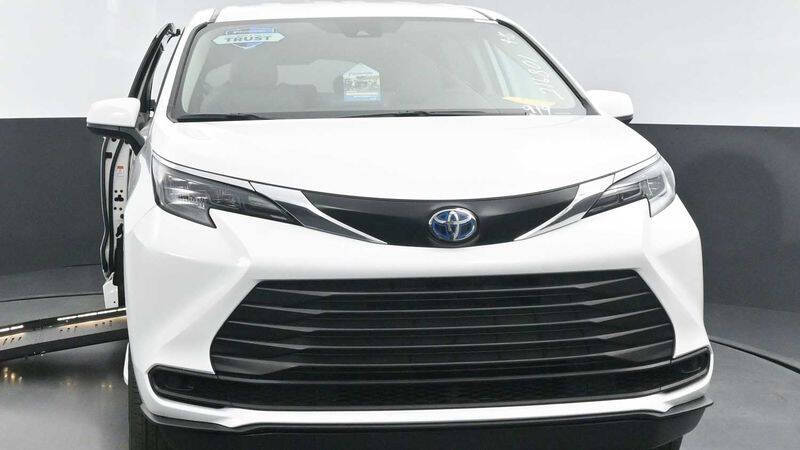 2024 Toyota Sienna LE 8-Passenger