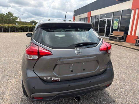 2020 Nissan Kicks SR