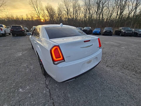 2018 Chrysler 300 S
