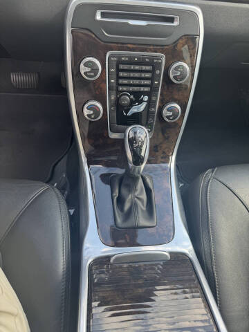 2016 Volvo XC70 T5 Premier