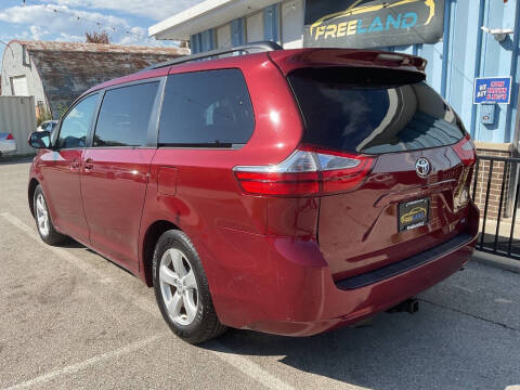 2015 Toyota Sienna LE 8-Passenger