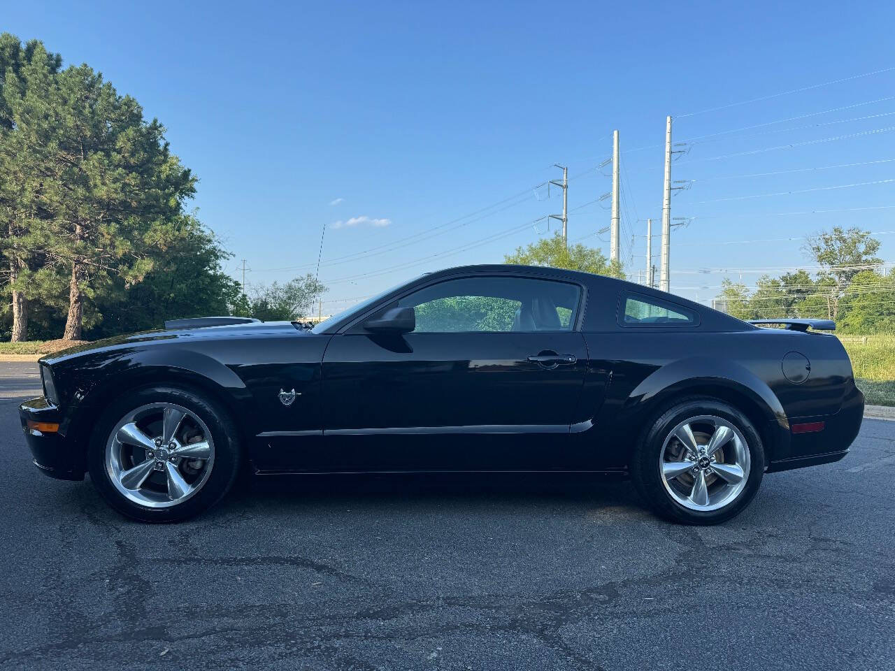 Black 2009 Ford Mustang GT Deluxe GT Deluxe 2dr Fastback 1
