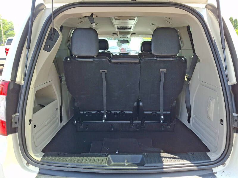 2012 Chrysler Town and Country Touring