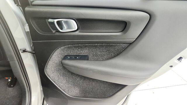 2025 Volvo XC40 B5 Plus Bright Theme