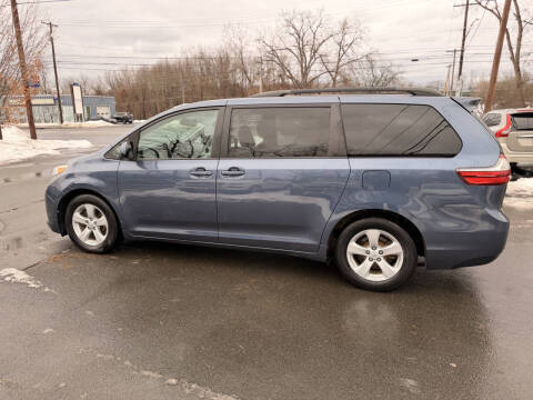 2015 Toyota Sienna LE 8-Passenger