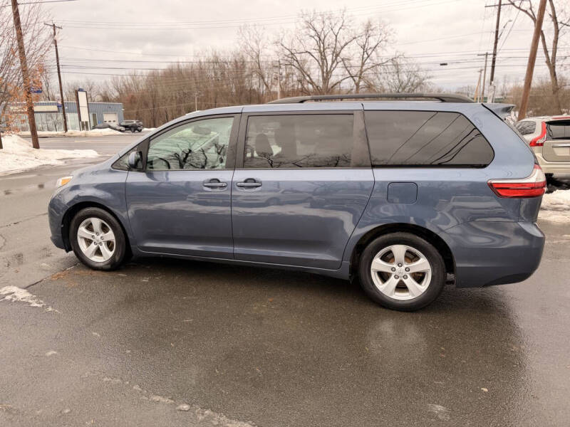 2015 Toyota Sienna LE 8-Passenger