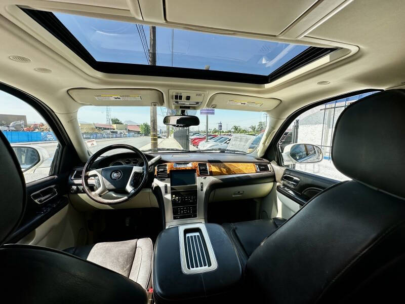 2012 Cadillac Escalade Platinum Edition