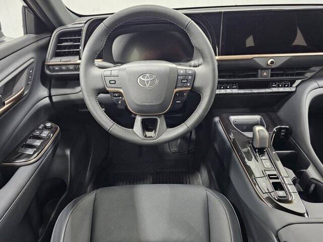 2025 Toyota Crown Signia XLE