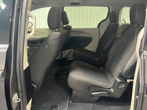 2022 Chrysler Voyager LX