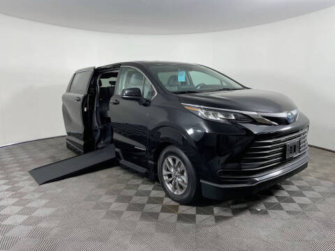 2023 Toyota Sienna LE 8-Passenger