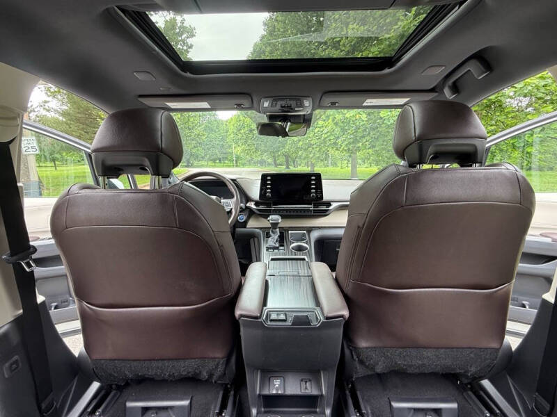 2021 Toyota Sienna Platinum 7-Passenger