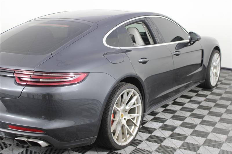2017 Porsche Panamera Turbo