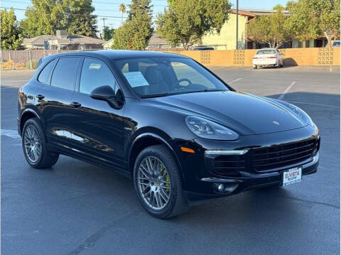 2017 Porsche Cayenne S E-Hybrid Platinum Edition