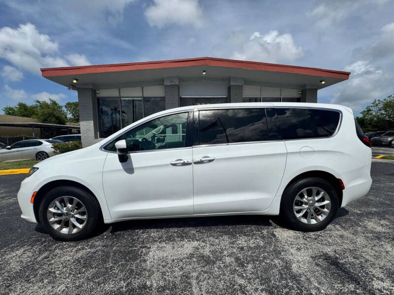 2023 Chrysler Pacifica Touring L
