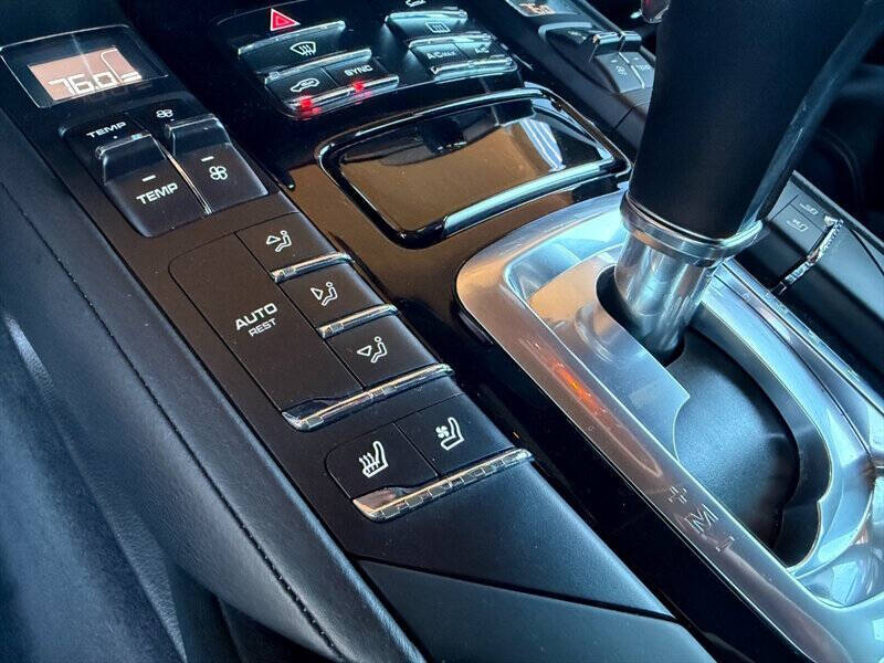 2018 Porsche Cayenne Platinum Edition