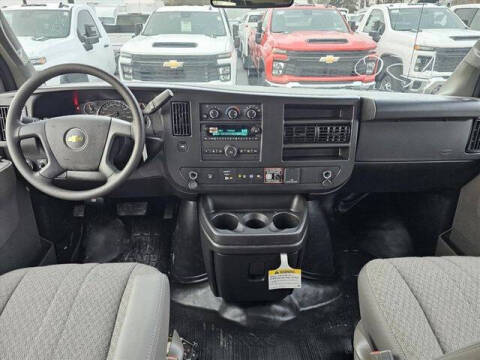 2025 Chevrolet Express 3500