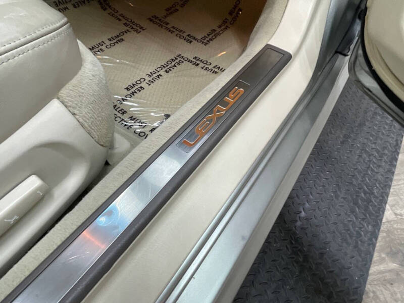 2004 Lexus SC 430