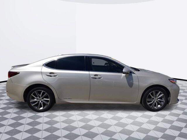 2018 Lexus ES 300h