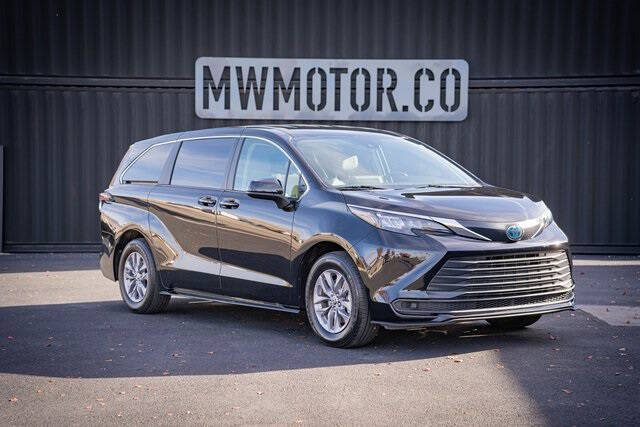 2024 Toyota Sienna LE 8-Passenger