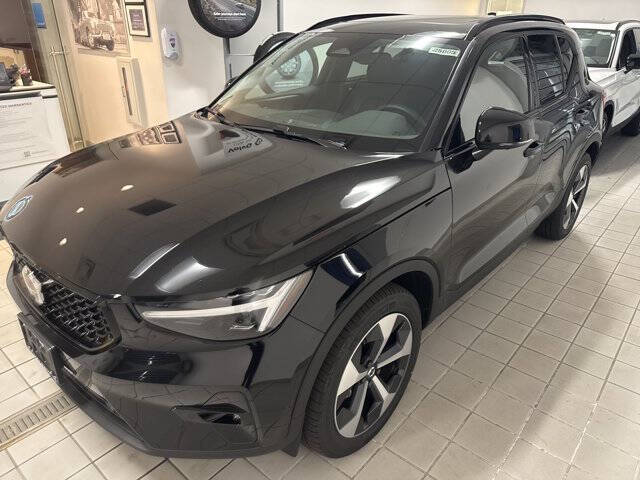 2026 Volvo XC40 B5 Plus