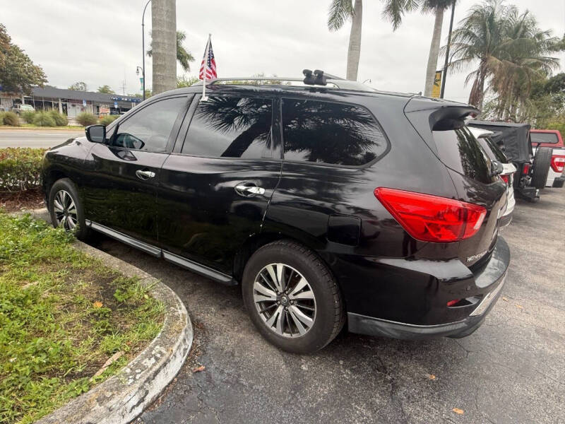 2017 Nissan Pathfinder SV