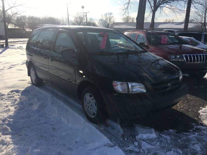 2000 Toyota Sienna for sale at Antique Motors in Plymouth IN