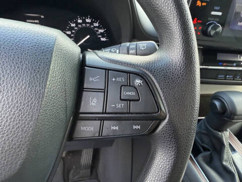 2024 Toyota Sienna LE 8-Passenger