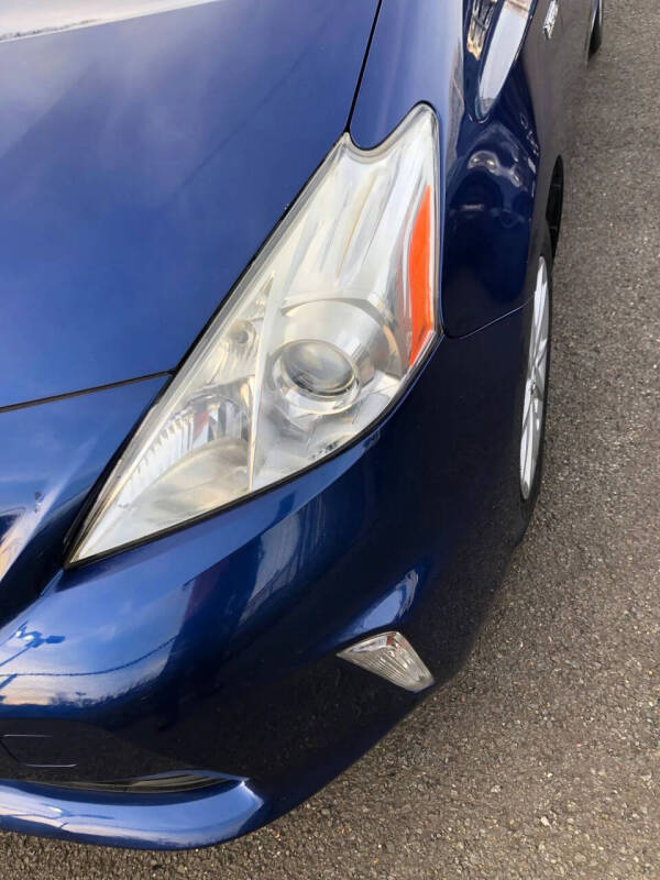 2013 Toyota Prius v Three