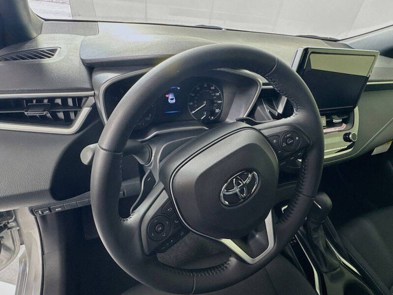 2025 Toyota Corolla Hatchback SE