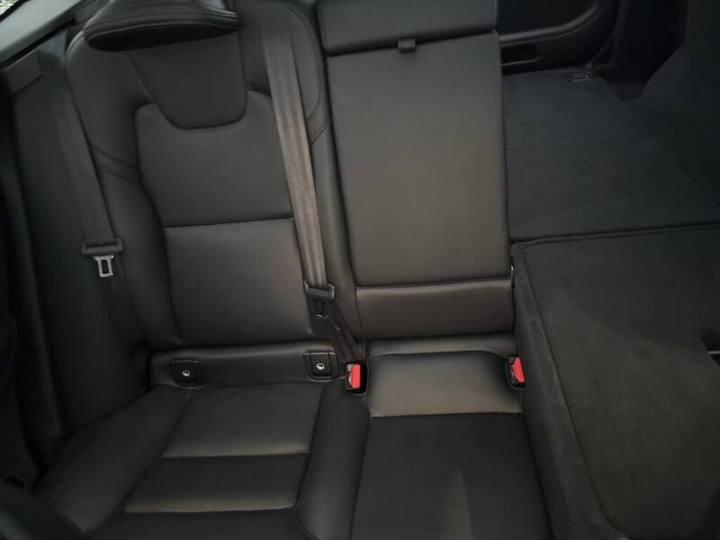 2025 Volvo XC60 B5 Core Dark Theme