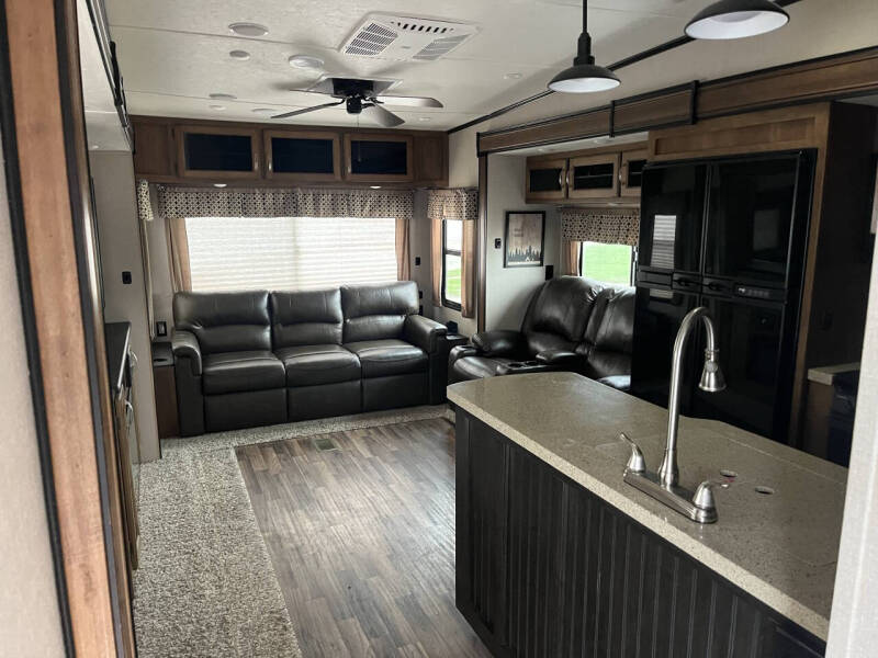 2018 CHAPARREL COACHMEN