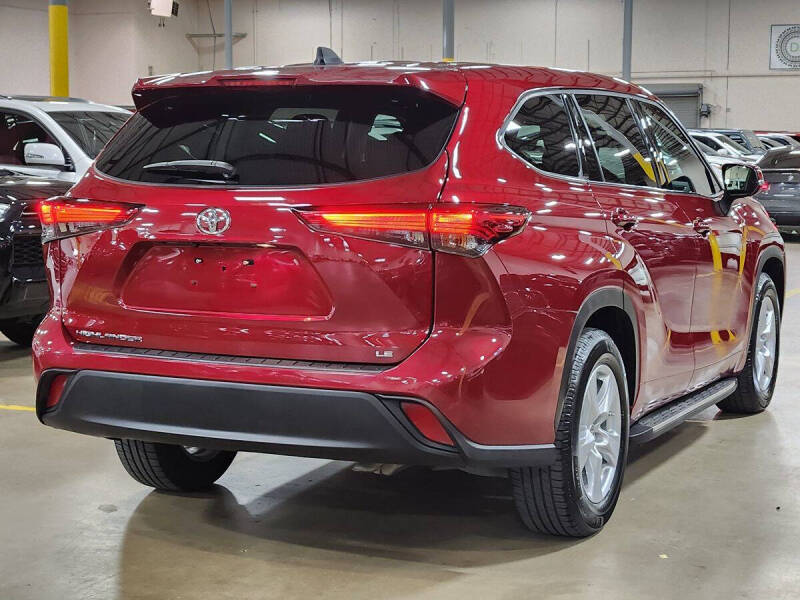 2022 Toyota Highlander LE