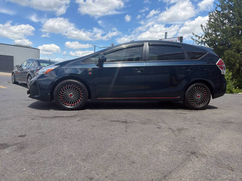 2017 Toyota Prius v Two