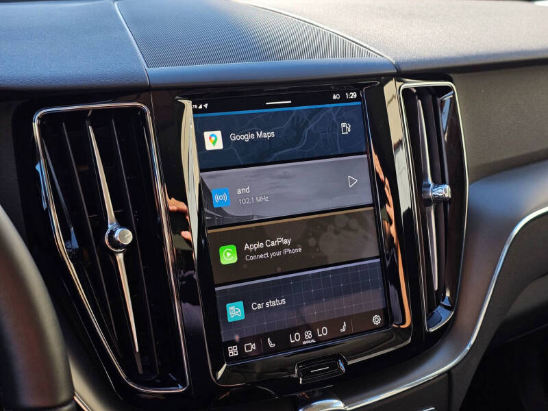 2025 Volvo XC60 B5 Core Dark Theme