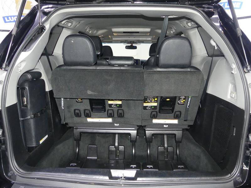 2017 Toyota Sienna SE Premium 8-Passenger