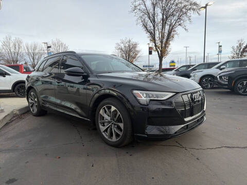 2021 Audi e-tron quattro Premium